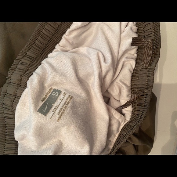 Women’s Nike Tempo shorts - Picture 2 of 2